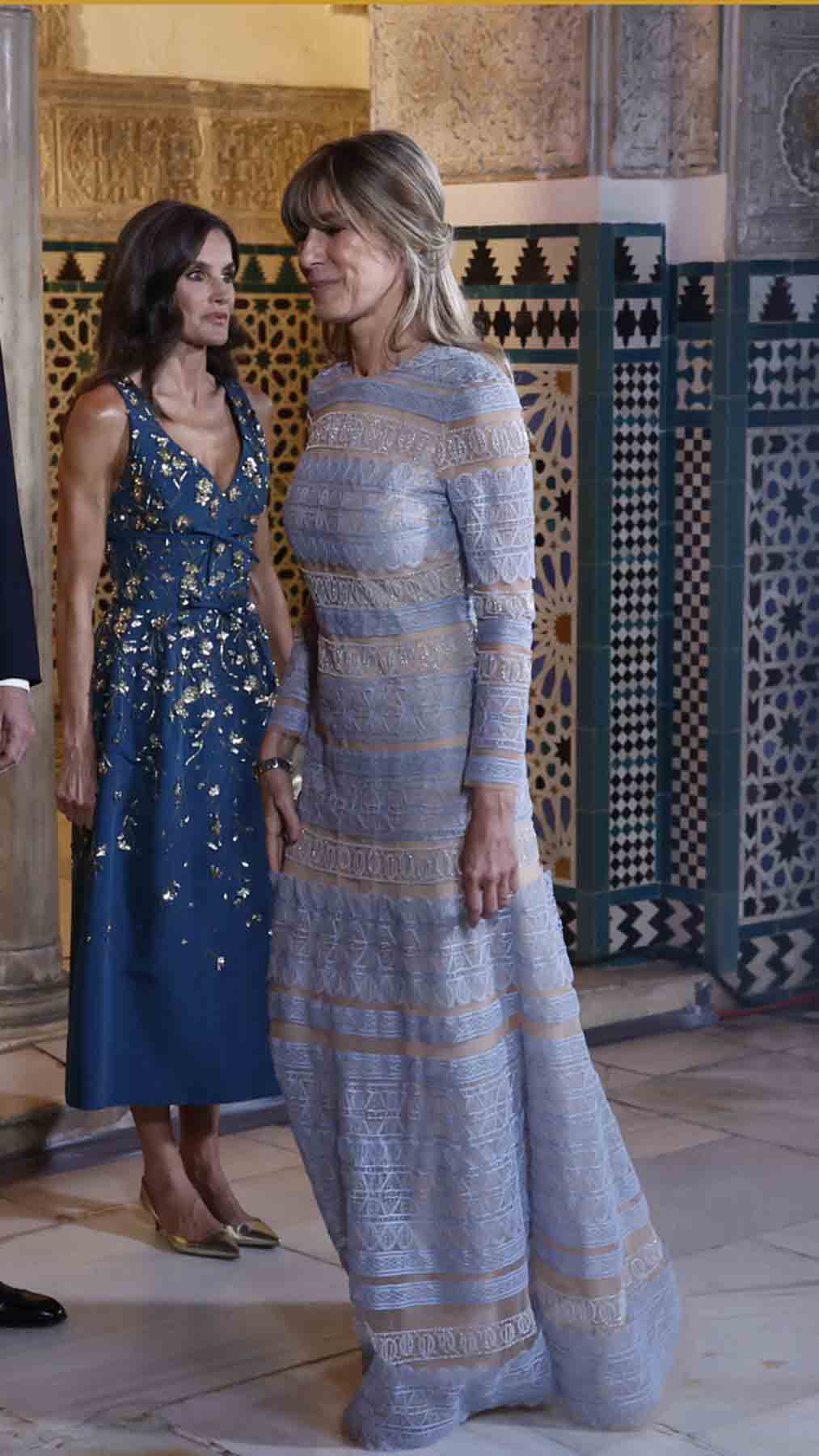Begoña Gómez con vestido de Teresa Helbig.