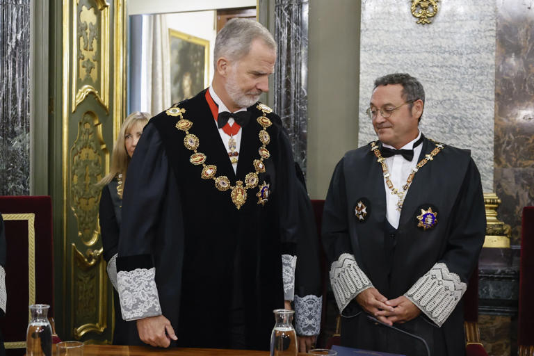 El rey, Felipe VI, y el Fiscal General del Estado, Álvaro García Ortiz