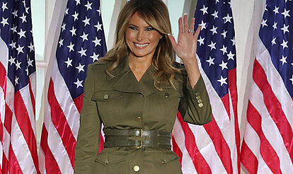 Melania Trump, primera dama de Estados Unidos vestida con tendencia militar.