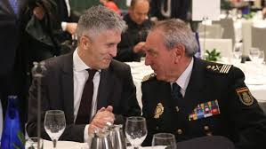 El ministro de Interior, Fernando Grande-Marlaska y el ex Dao, José Ángel González.